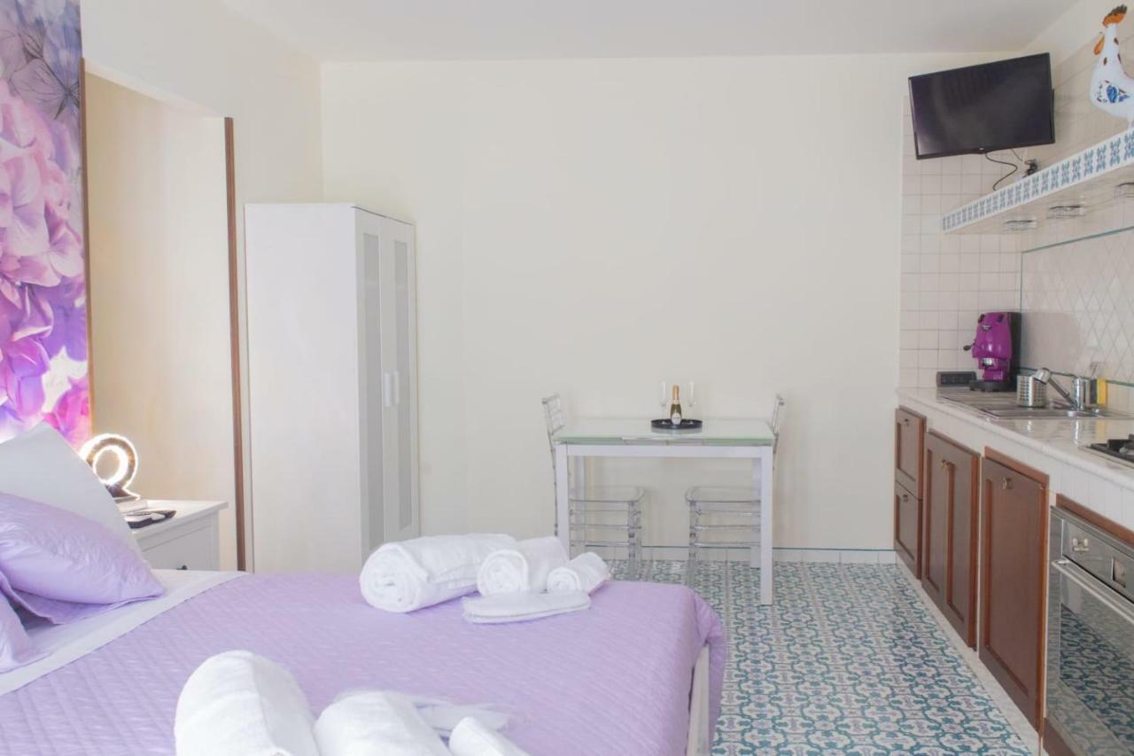 Отель Bed Boutique Napoli Colors Номер фото
