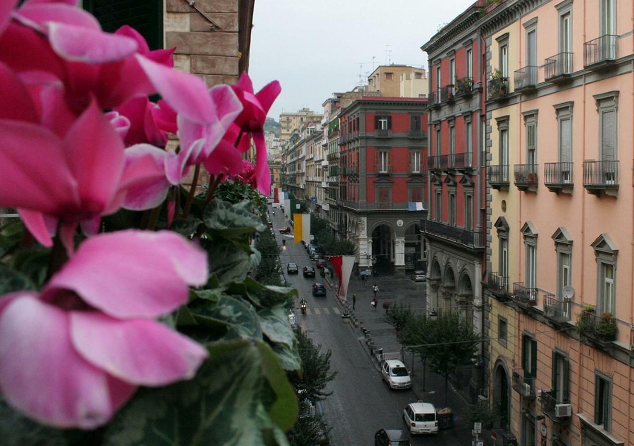 Отель Bed Boutique Napoli Colors Экстерьер фото