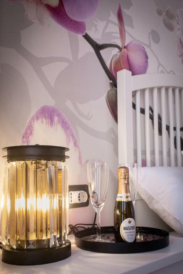 Отель Bed Boutique Napoli Colors Экстерьер фото